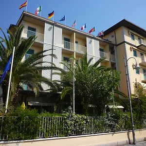 Riva 3*, Lido di Camaiore Italie